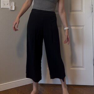 Aritzia Wilfred Black Crepe Wide Leg Flowy Pants Womens M